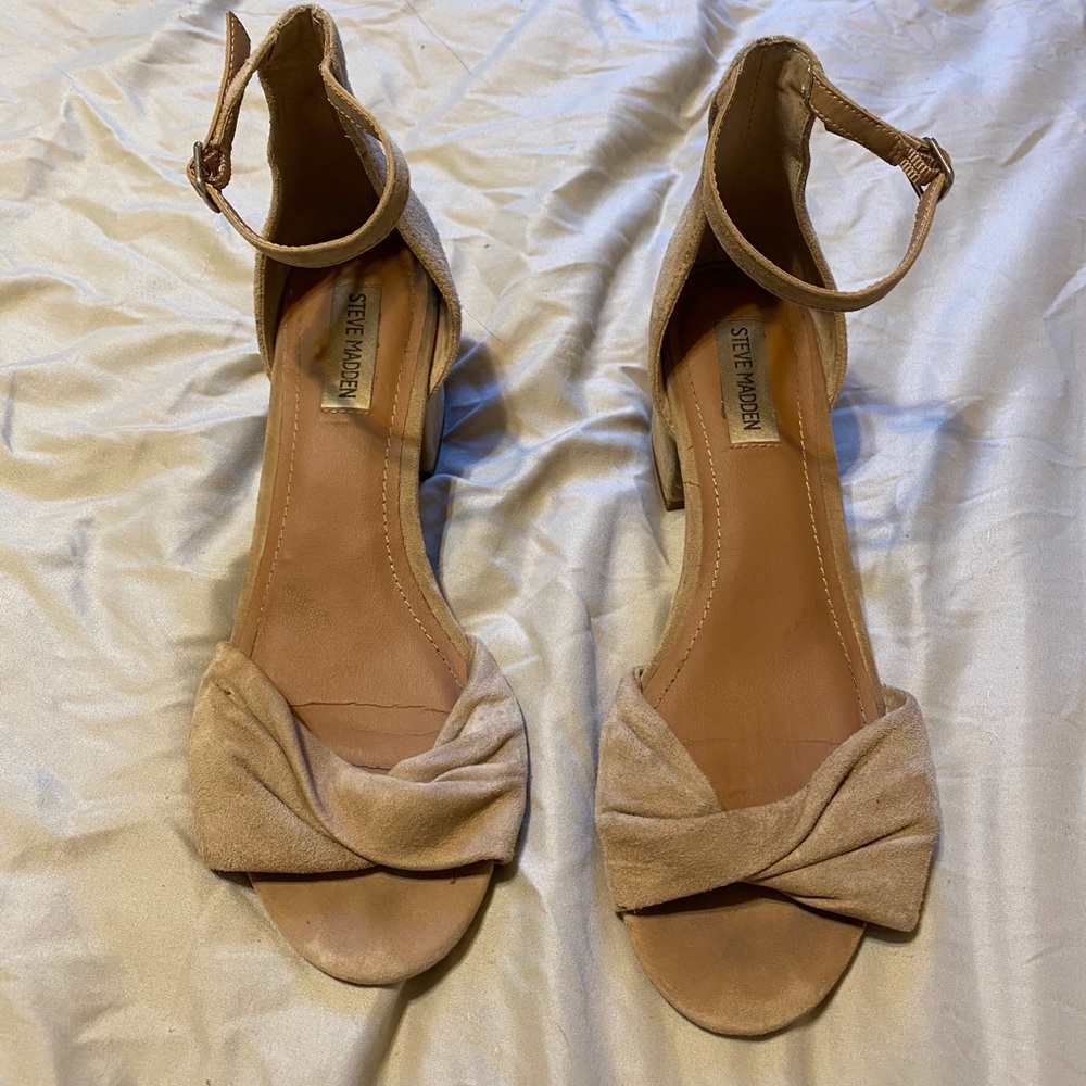 STEVE MADDEN SUEDE HEEL